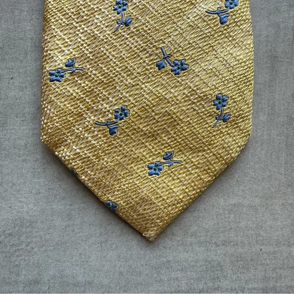 Drakes for Bullock & Jones Elegant Yellow and Blue Silk Tie for Formal Occasions